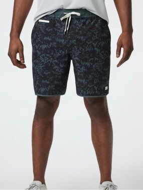 VUORI Banks Palm Shorts Size Large